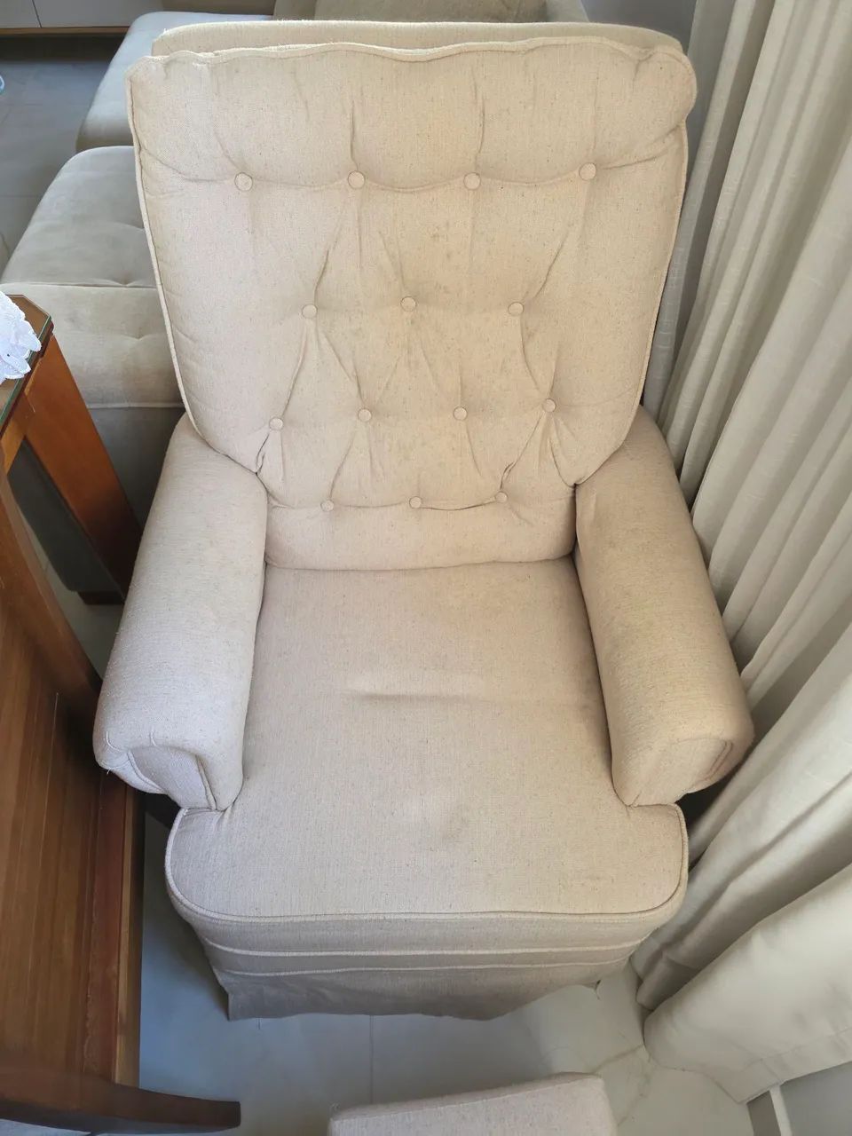 Vendo poltrona de amamentação com balanço acompanha puff