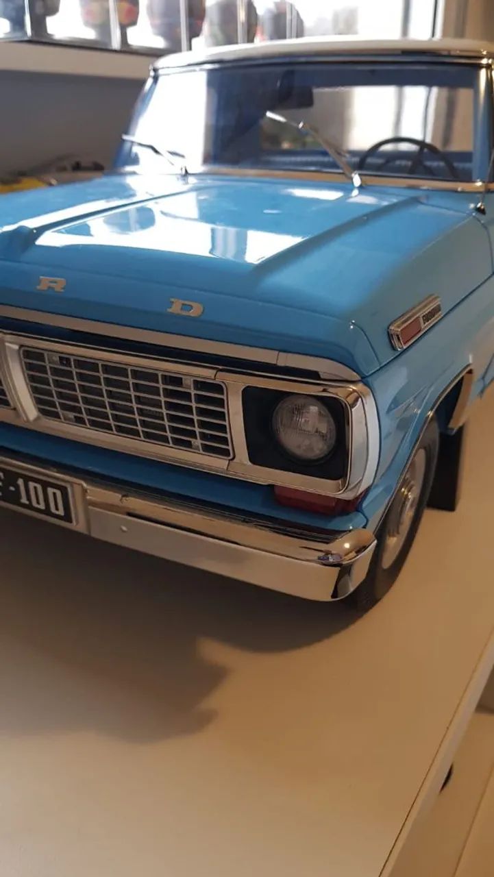 F 100 em escala 1/8