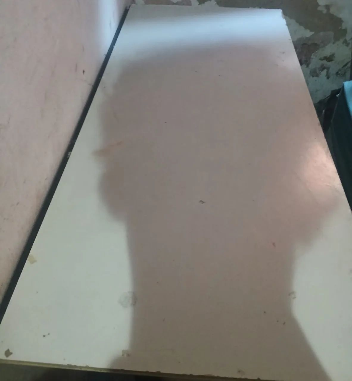 Mesa de Madeira Branca - Ótima para Estudo, Trabalho ou Escritório - Foto 2