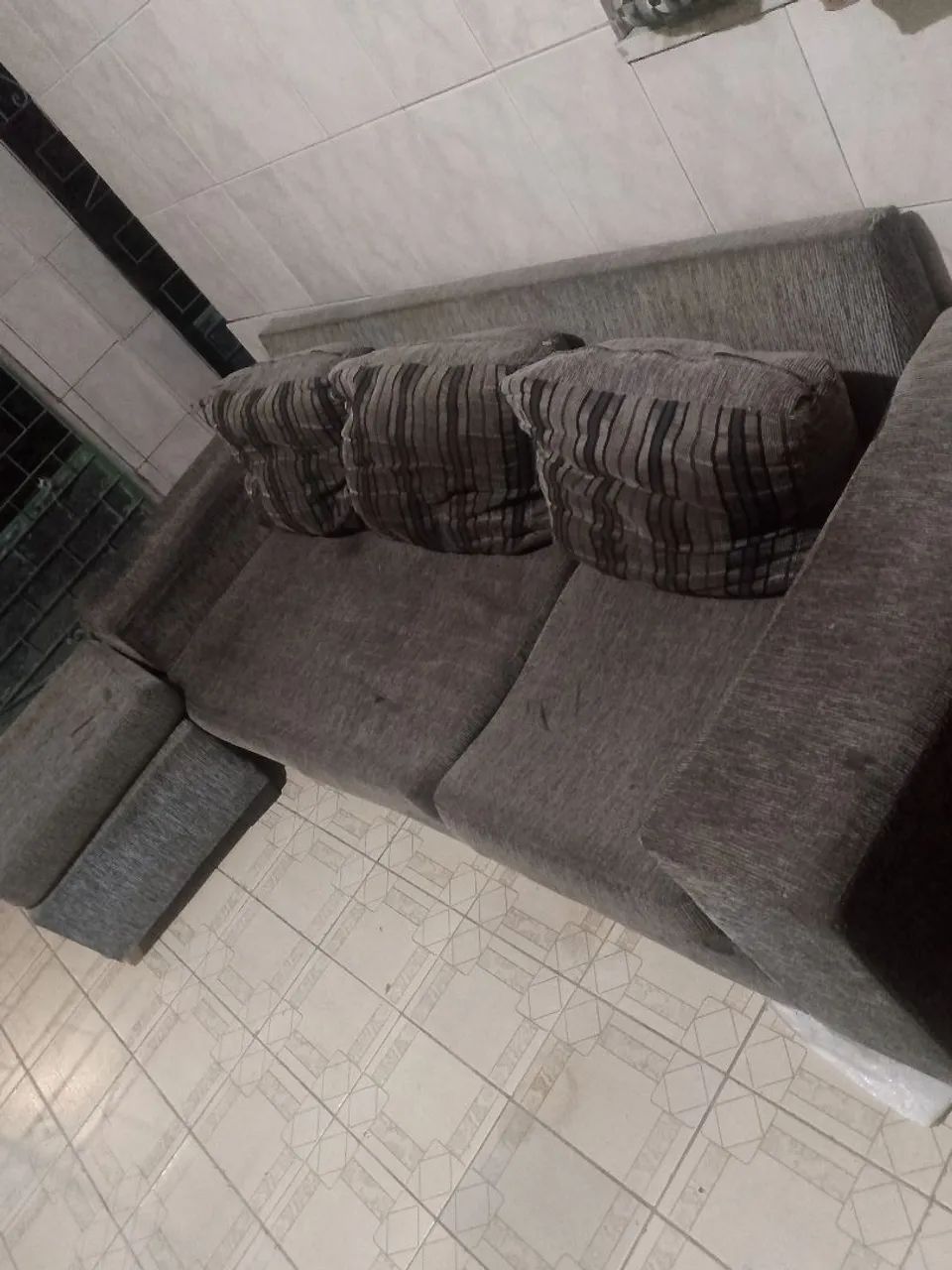 Sofá 3 lugares + Puff417563152085176321