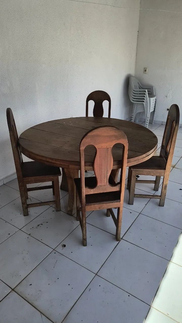 Conjunto mesa e 6 cadeiras de madeira maciça  - Foto 5