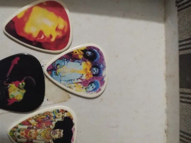 JIMI HENDRIX ,  4 PALHETAS PARA GUITARRA VARIADAS E IMPORTADAS - Foto 4