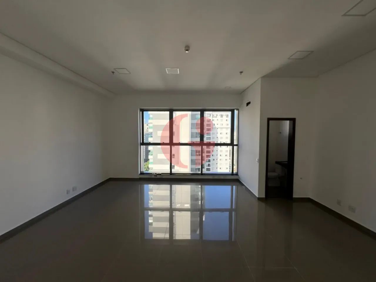 Sala comercial para locação com 1 banheiro e 38m² - Jardim Aquarius