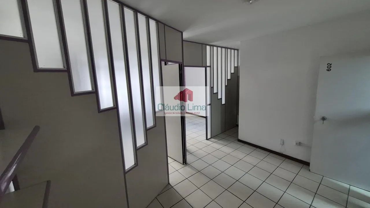 Sala comercial com 2 garagens a venda! - Foto 2