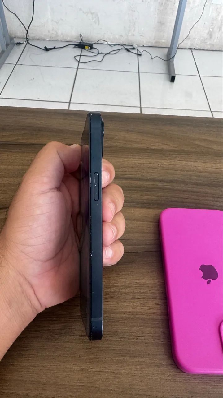 Vendo iPhone 13 256gb com nota fiscal e 100% da bateria - Foto 2