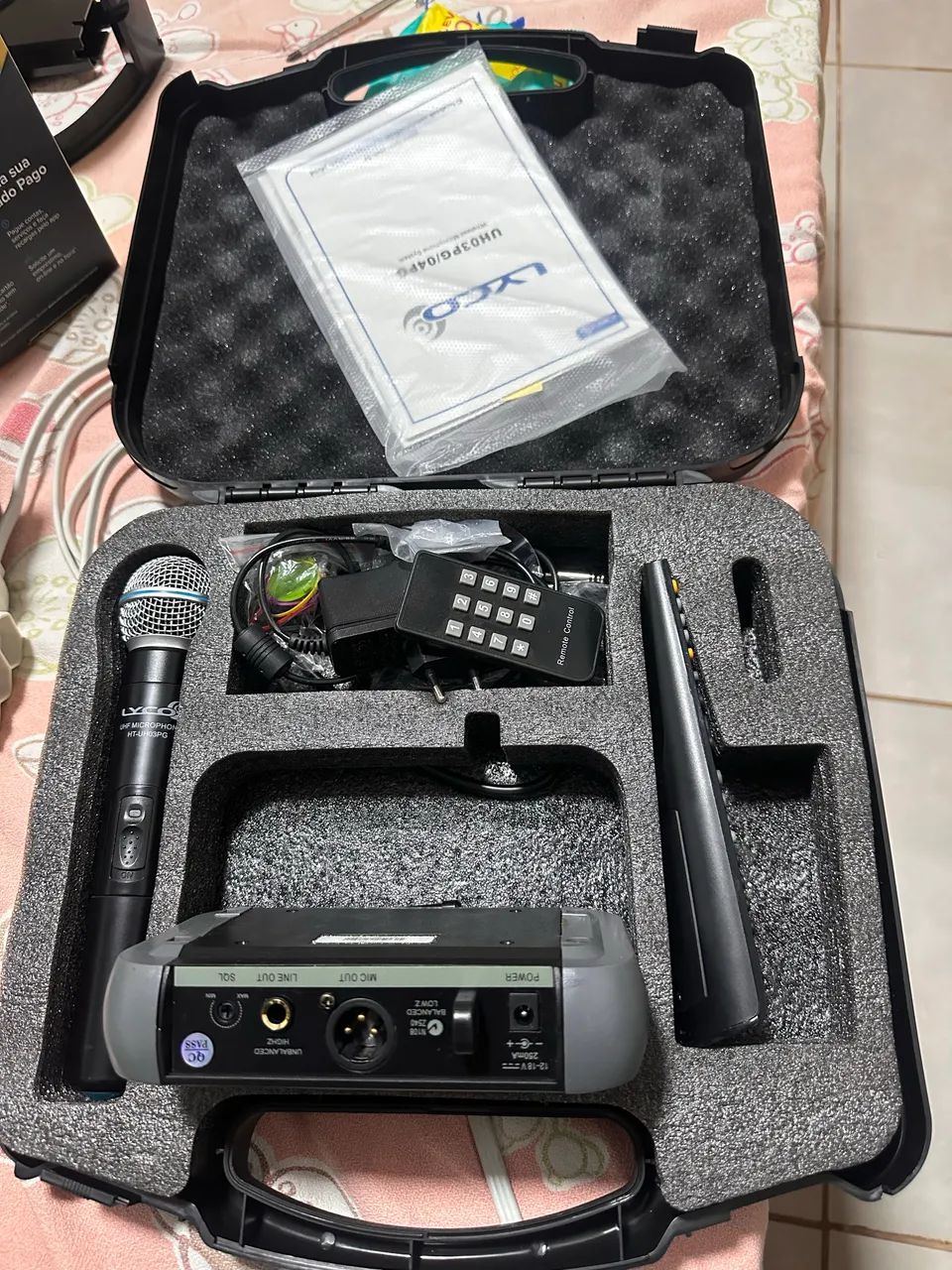 Microfone Sem Fio VCO UHF com Receptor, Controle e Maleta Completa - Foto 2