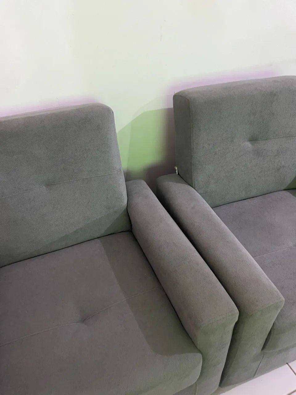 Par de poltronas estofadas (Menos de 1 mês de uso)