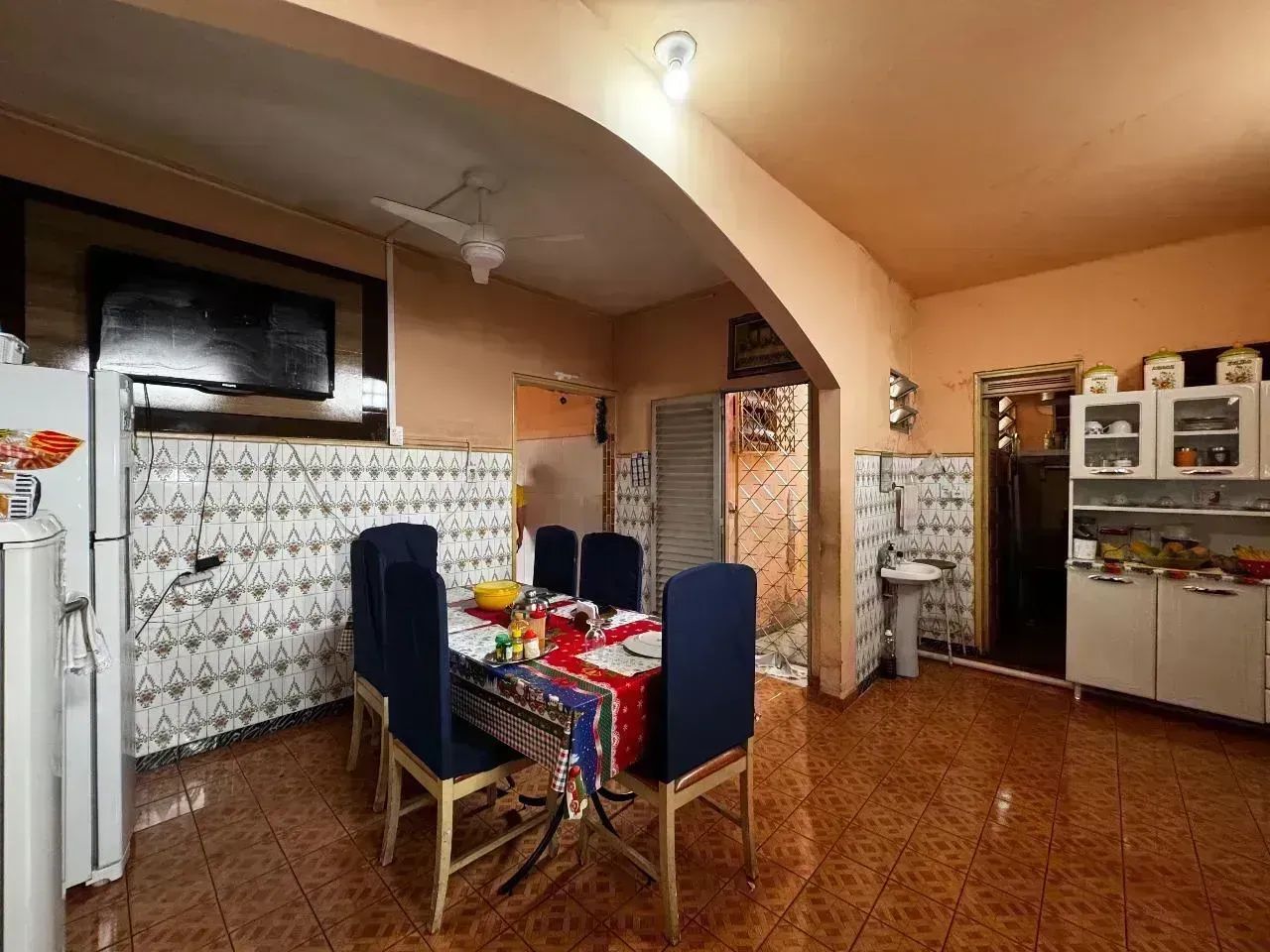 CASA NA AVENIDA TEFÉ DE ESQUINA COM 300m² - JAPIIM I - Foto 5