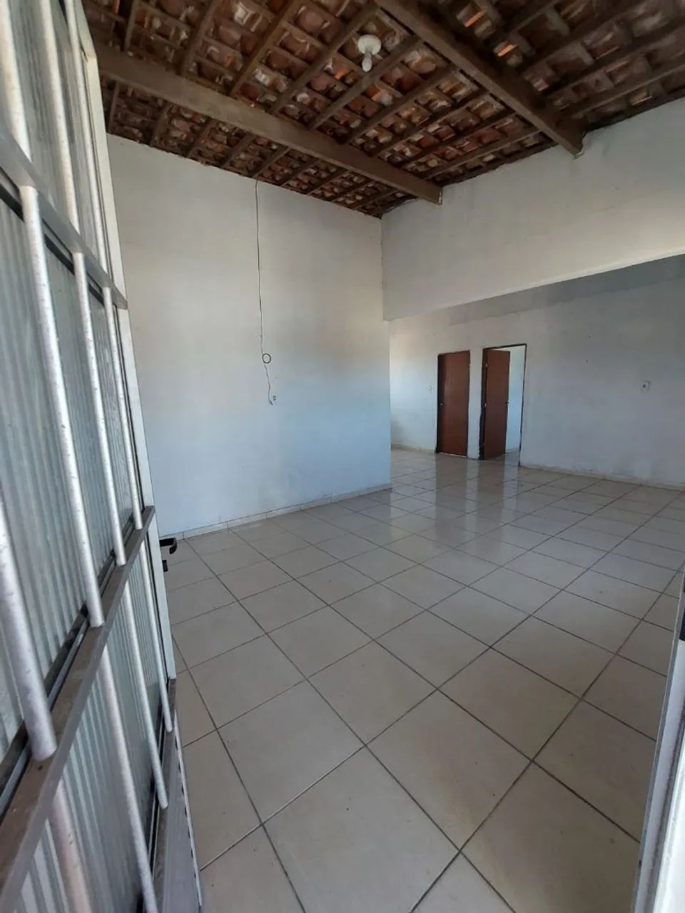 Alugo 1º Andar ( ** já foi alugada **)