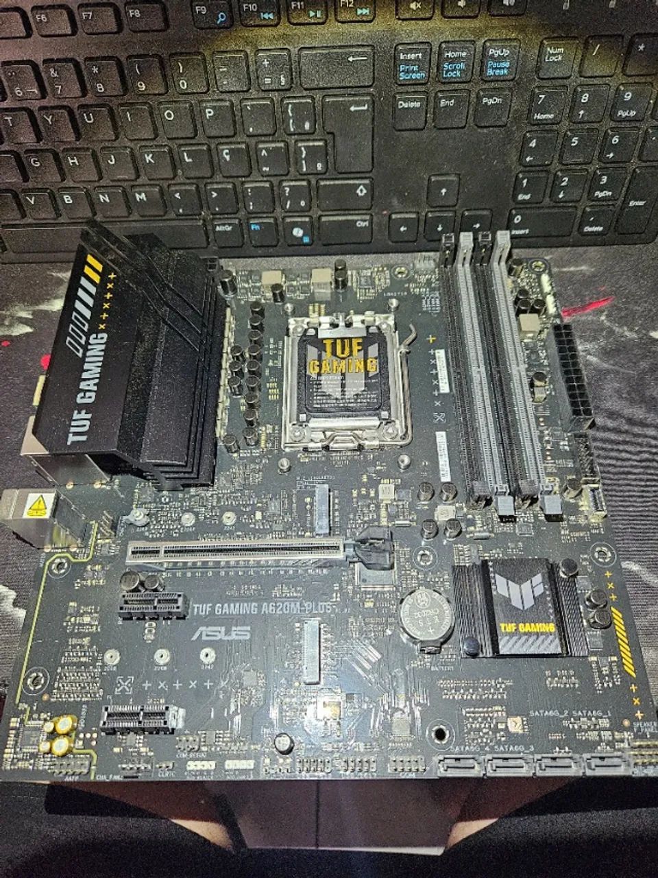 Placa Mãe ASUS TUF Gaming A620M-Plus AM5 - Usada Funcionando - Foto 2