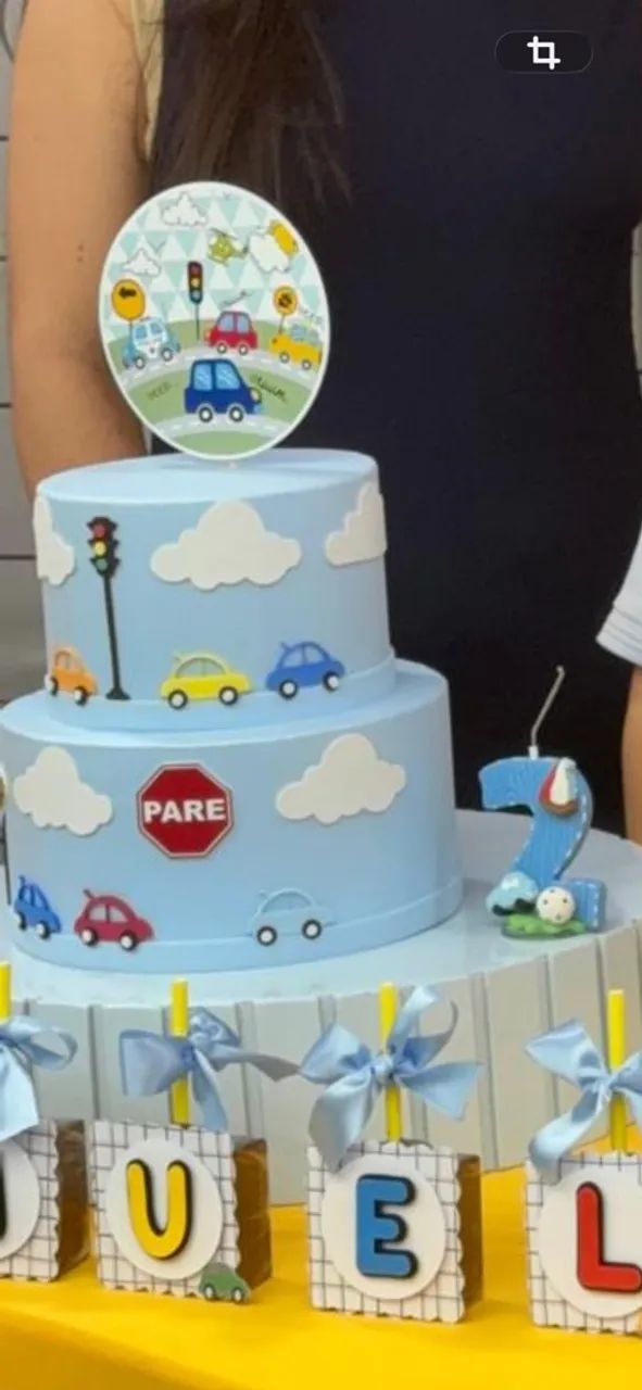 Bolo fake , vela e topo de bolo