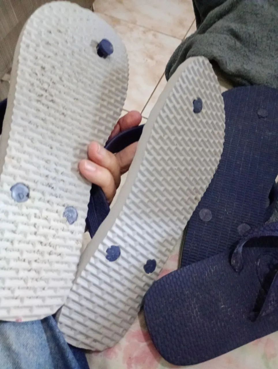 2 pares de Chinelos Havaianas 44 novo - Foto 3