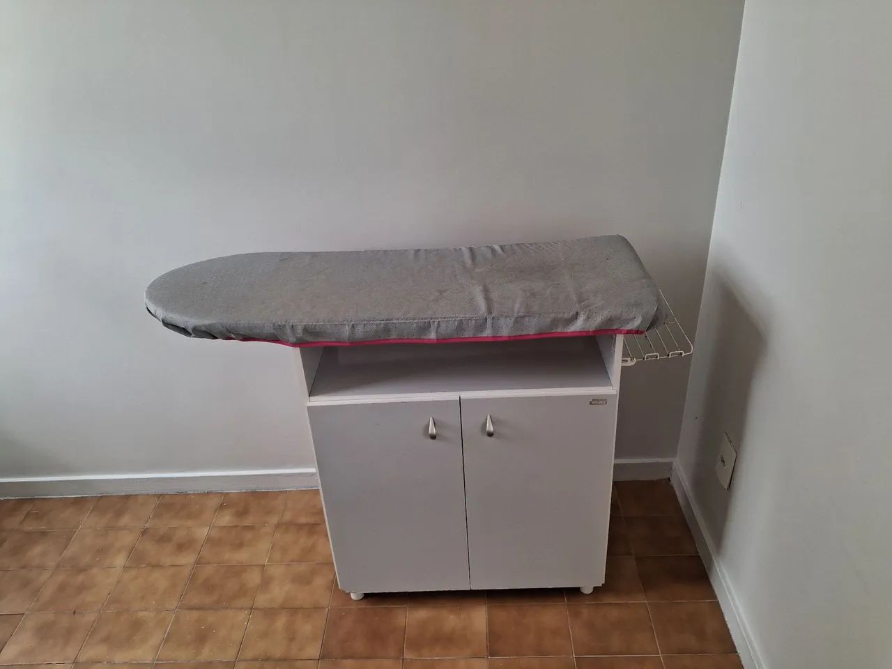 Balcão Multiuso com Tábua de Passar Roupa Embutida Branco - 2 Portas - Foto 2