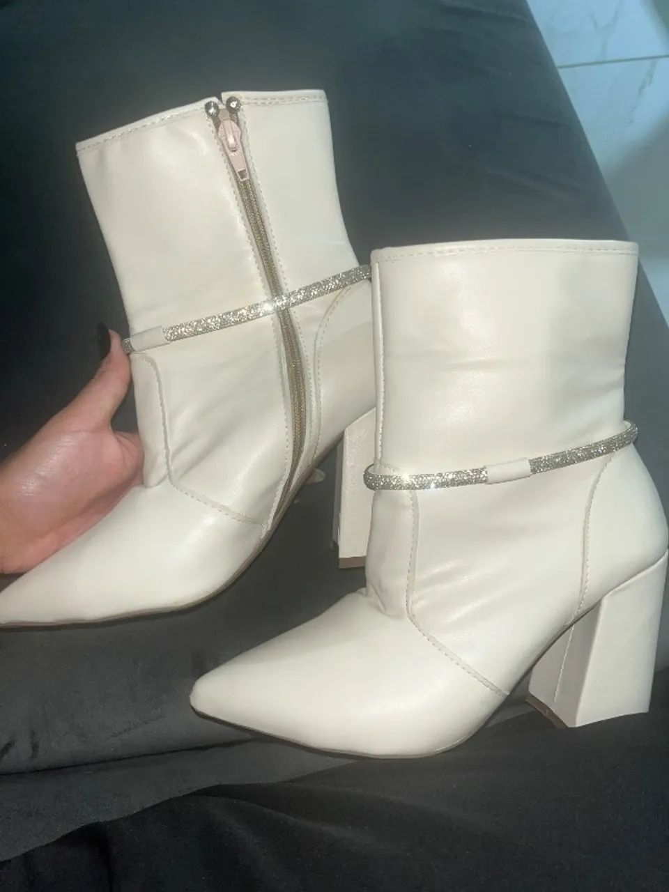 Bota branca usada uma vez - Foto 3