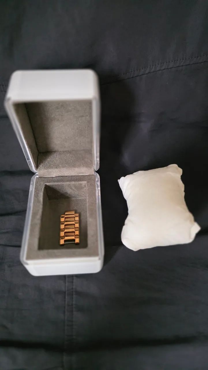 Relógio DKNY Feminino Dourado com Cristais - Foto 5