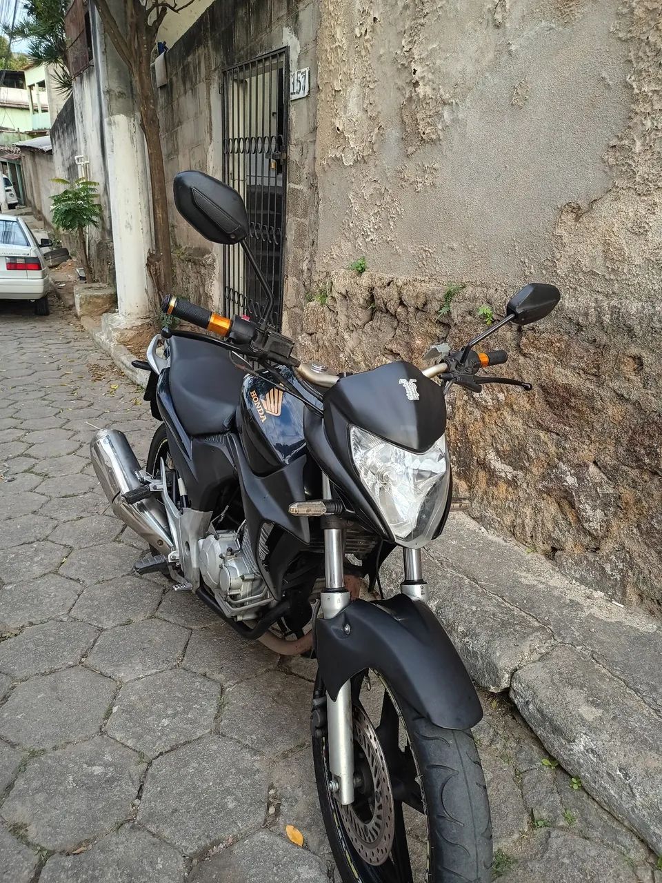 CB 300 em bom estado 