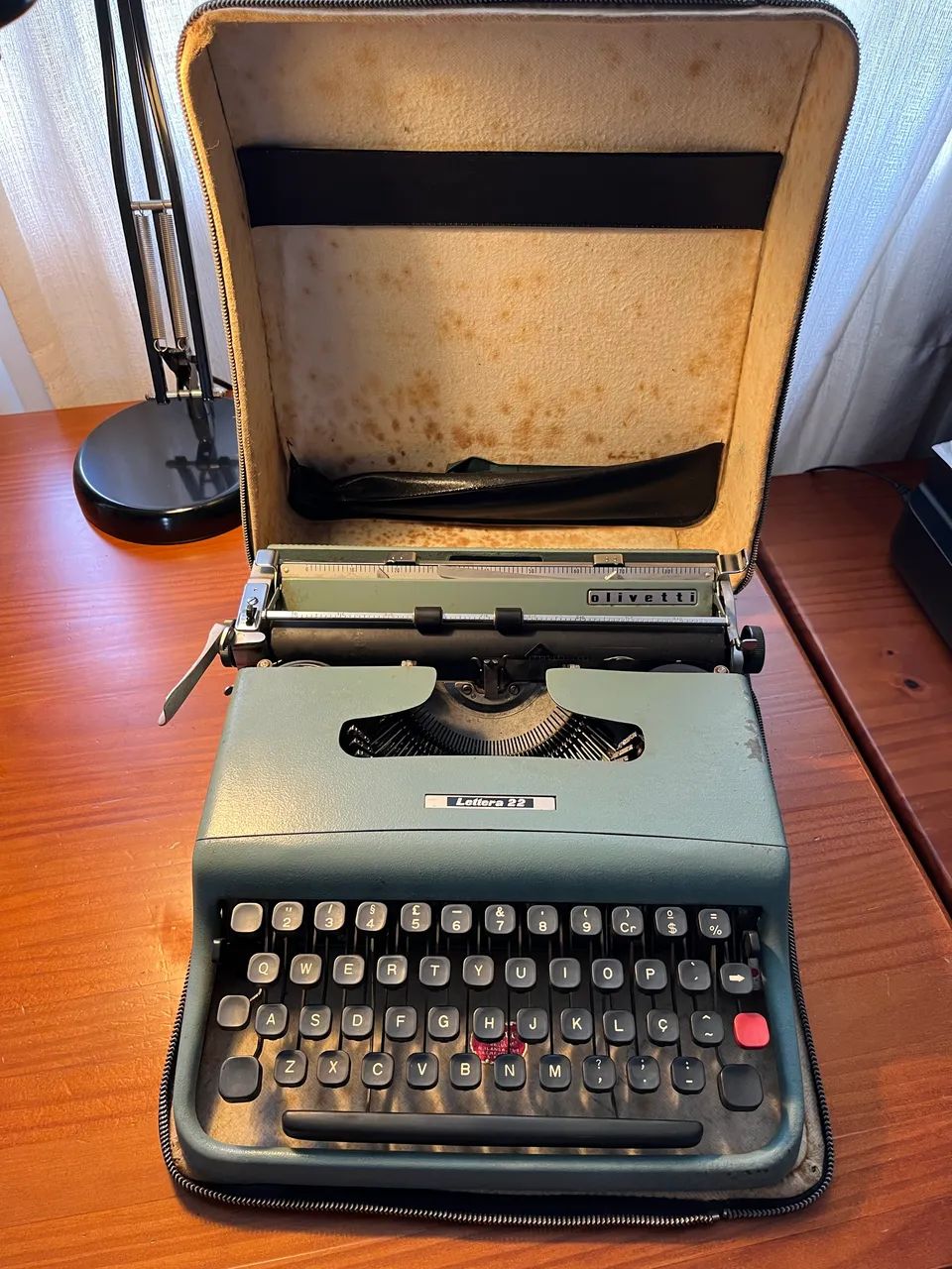 Máquina de escrever portátil Olivetti Lettera 22 - Foto 2