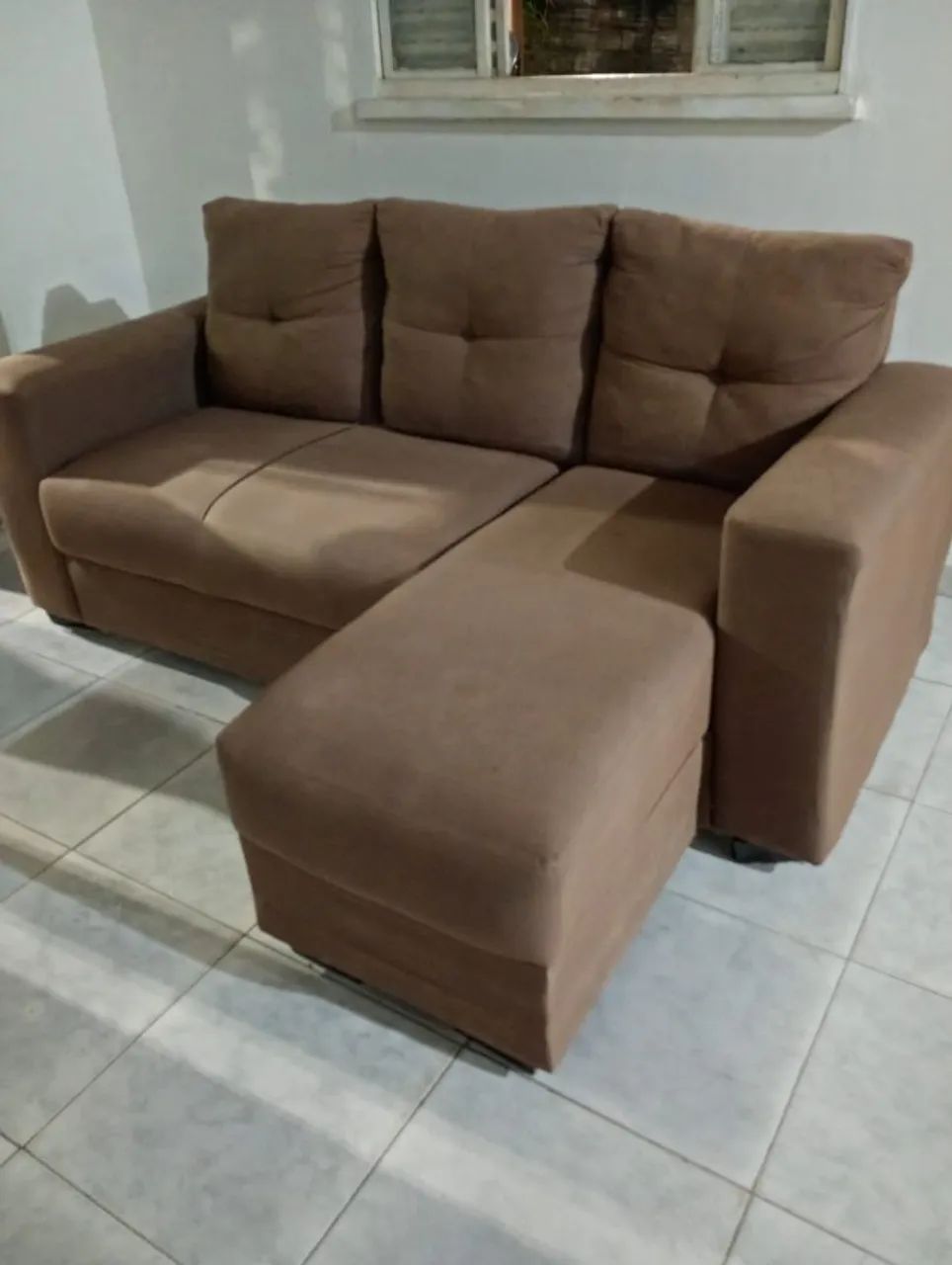 Sofá retrátil 3 lugares.