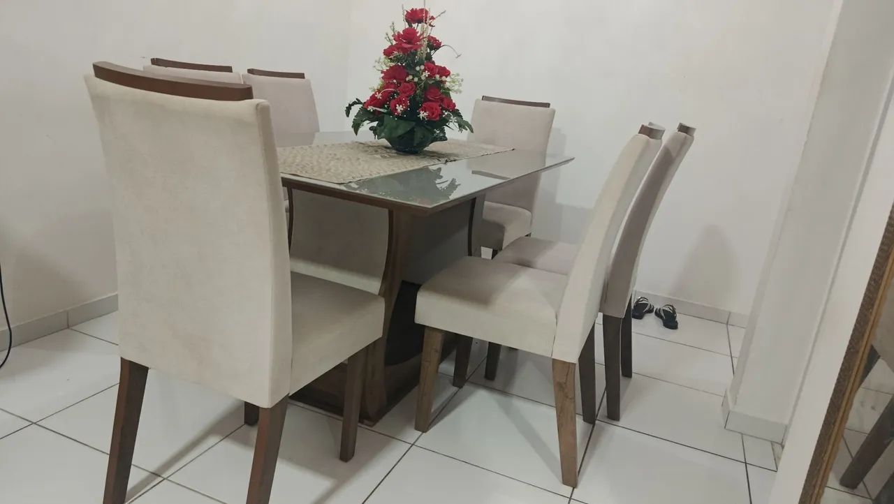Vendo mesa de jantar 6 cadeiras 