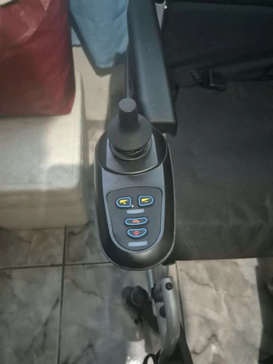  Cadeira motorizada D900 Dellamed