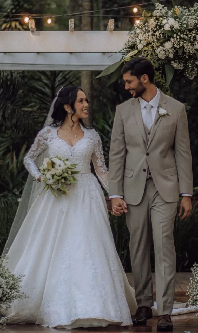 Vestido de noiva Adriana Alier - Elegante e Sofisticado 