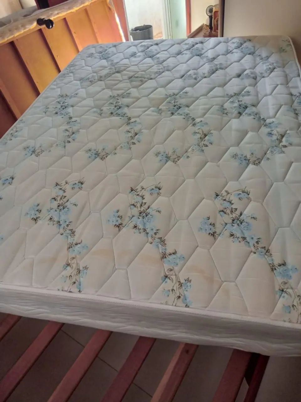 Vendo Cama e colchão de casal  - Foto 3