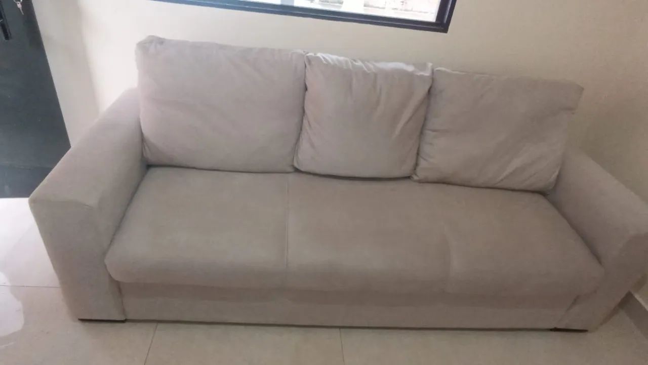Sofá novo, moderno, forte, na cor bege