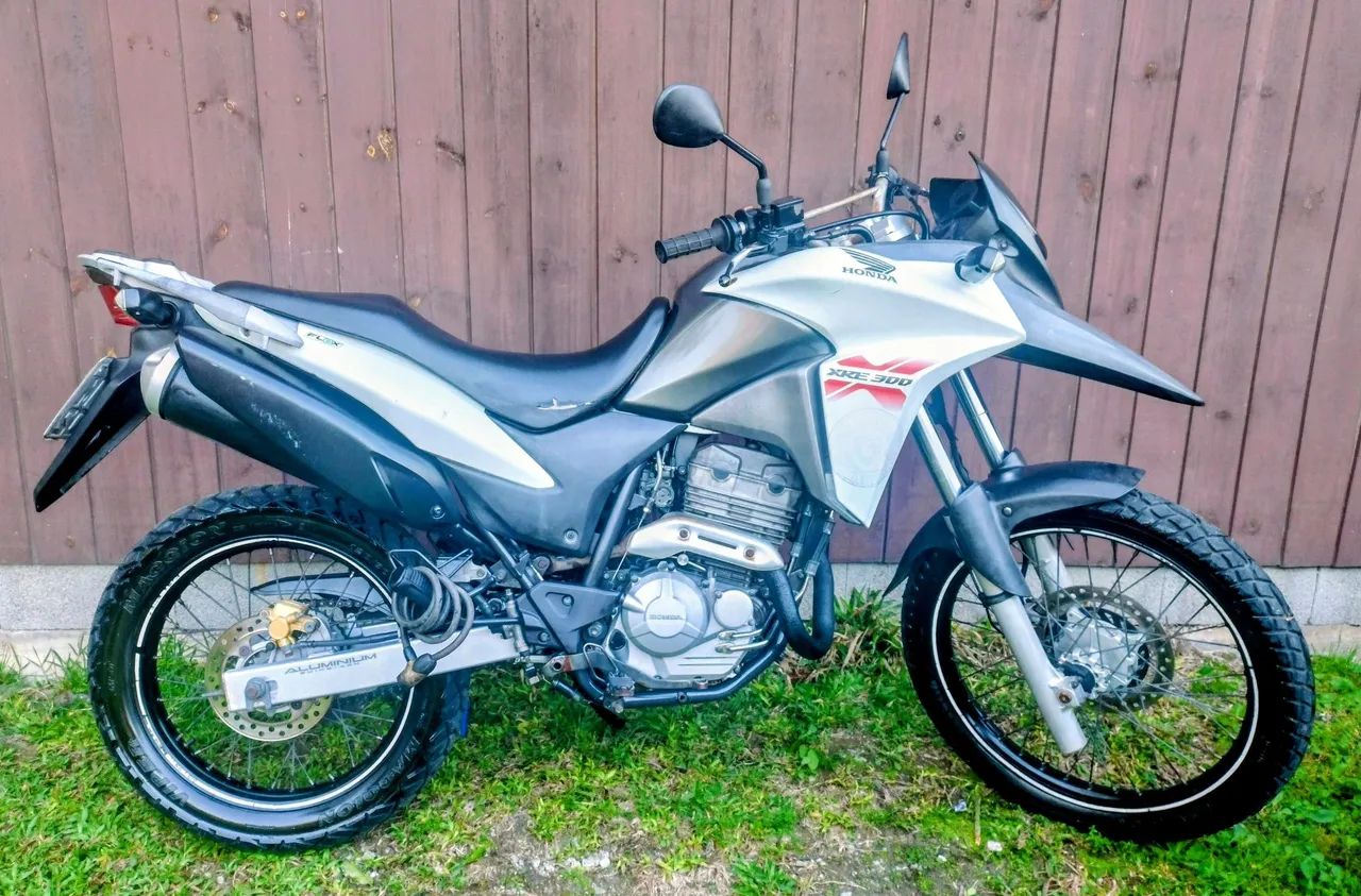 XRE 300, ano 2013