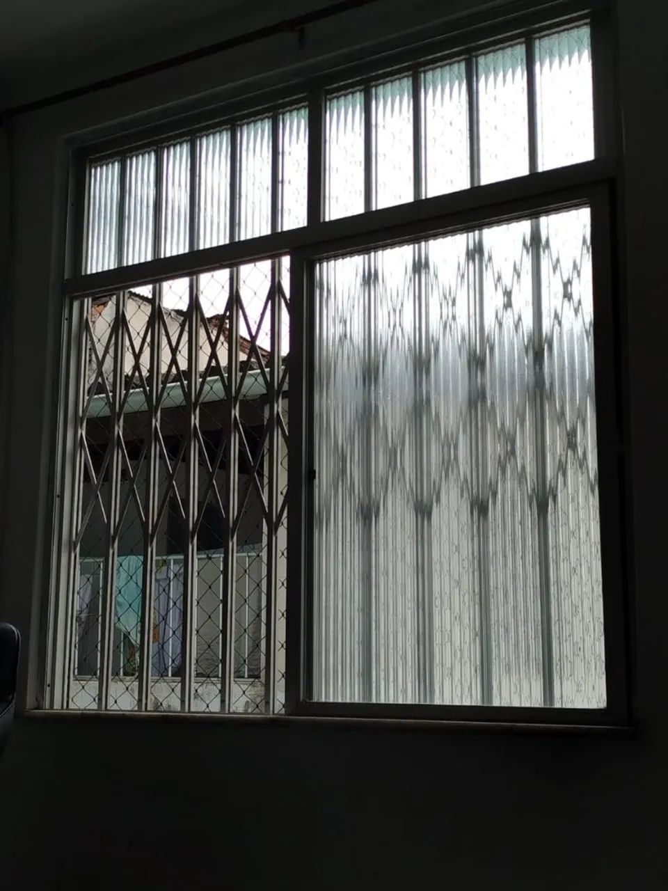 Janela de Alumínio com Grade