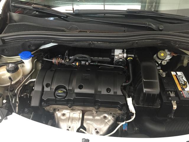 Peugeot 208 Griffe 1.6 Branco Pérola 2015 - Foto 10
