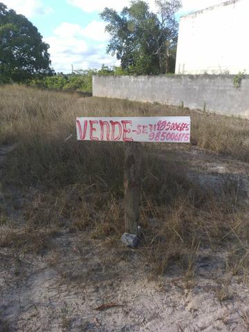 Vendo 3 terrenos 6mil cada em dias d'ávila próximo a escola e ponto de ônibus