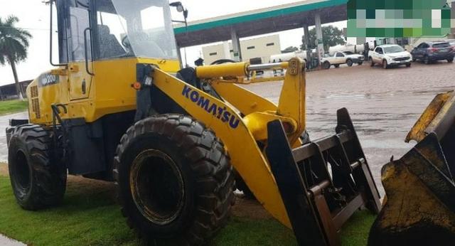 Pá Carregadeira Komatsu WA 220 - Foto 3