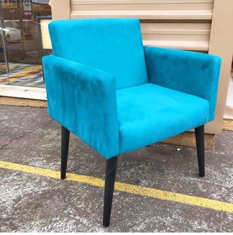 Poltrona nova azul 200,00