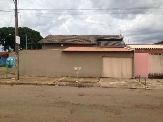 Casa bem localizada 3 quartos