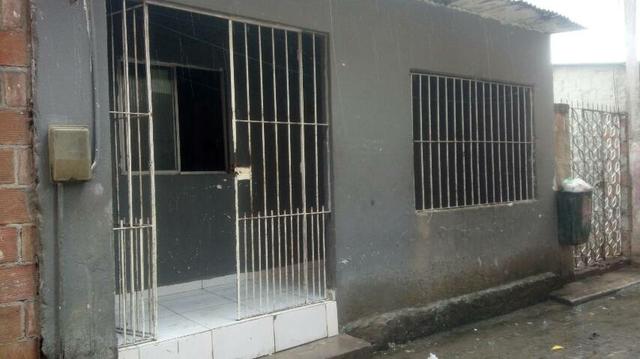 Vende-se uma casa