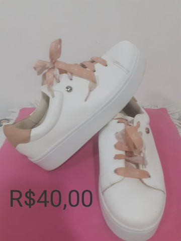 Vendo sapatinhos de luxo pouco usado - Foto 4