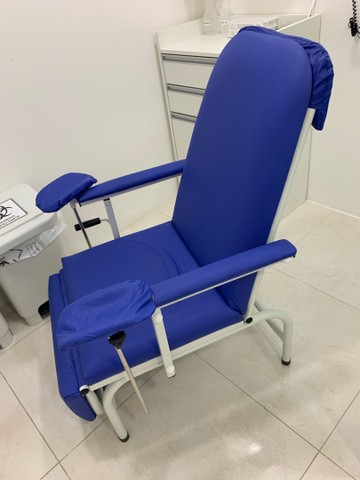 Cadeira para Laboratório - Coleta de Sangue - R$1.600,00 - Foto 3