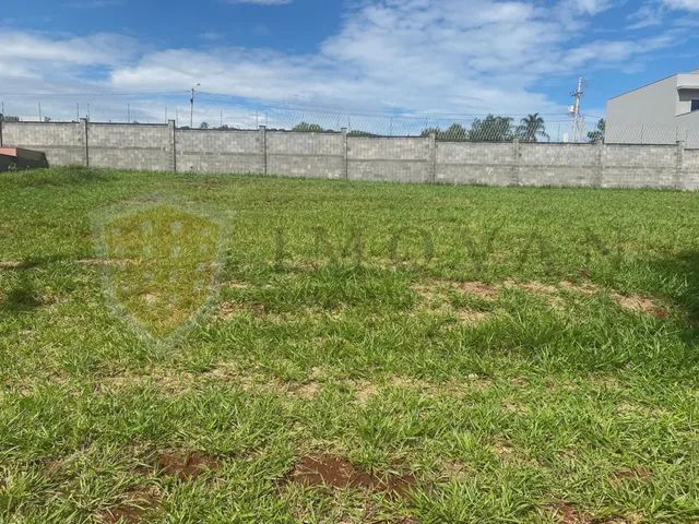 Lote misto em avenida do condomínio Terras de Santa Martha
