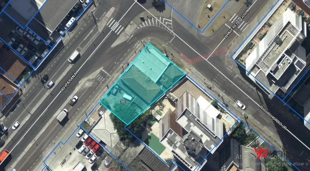 Terreno de esquina à venda no Cabral com 579 m²