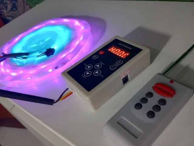 Fita Led Digital Ws2811 6803 Rgb Ip67 366 Efeitos, ja vai com fonte 12v (mult Colorida)