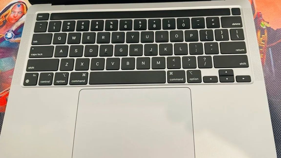 MacBook Pro M1 2020 + Teclado e Mouse Originais  - Foto 3