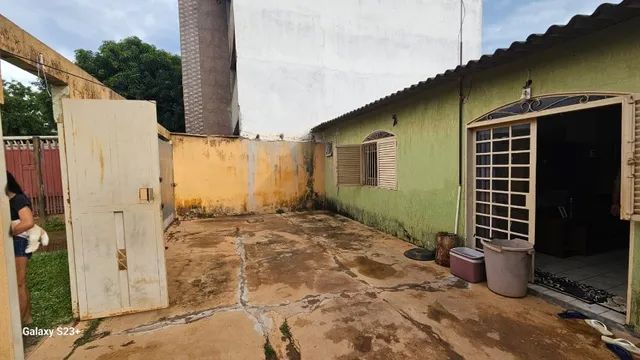 Vende-se uma imóvel com 2 casas na Qd. 10 do Setor Sul