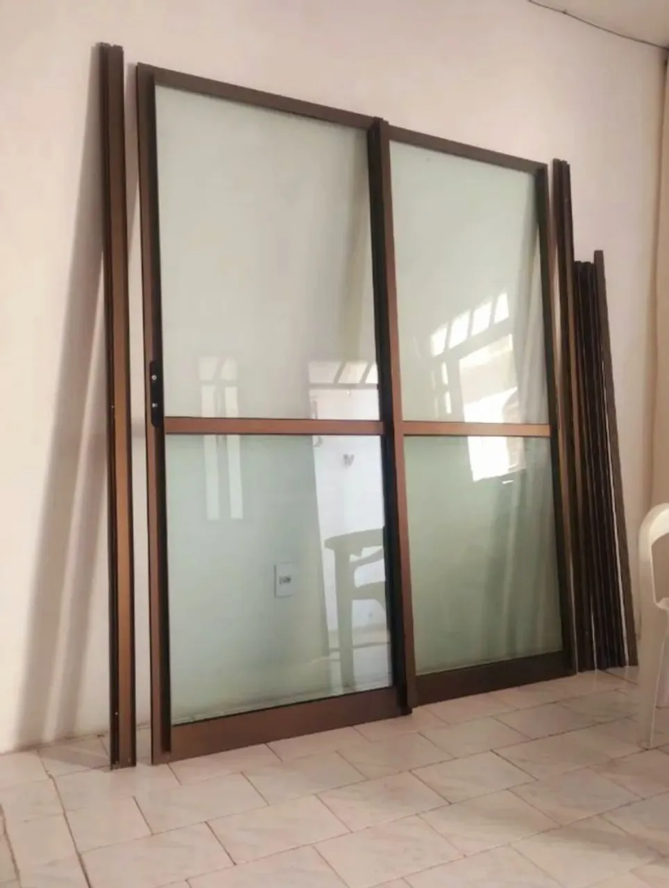 Porta de correr de alumínio com vidro