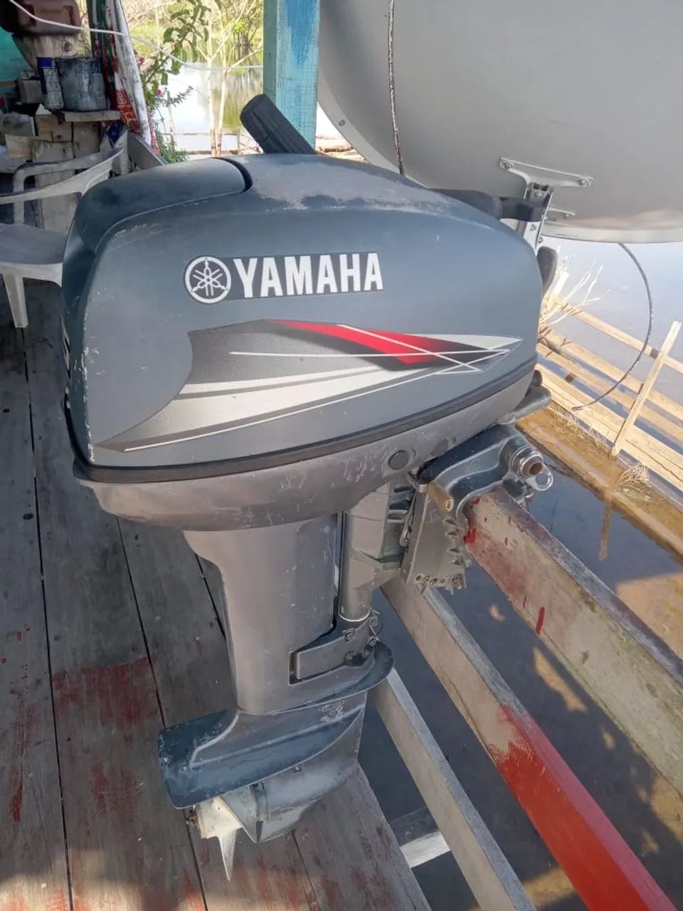 Canoa de alumínio e motor yamaha 15