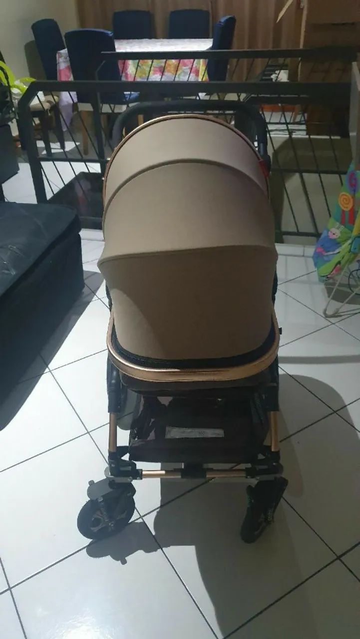 Carrinho de Bebê Luxo - Usado