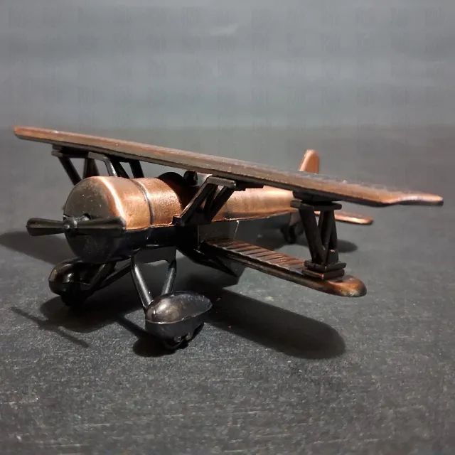 Apontador Avião Biplano Clássico Em Metal Miniatura  - Foto 3