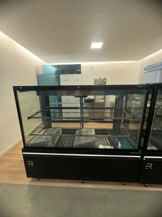 Expositor de carnes ar forçado com 2 prateleiras 1,50m vidro aquecido