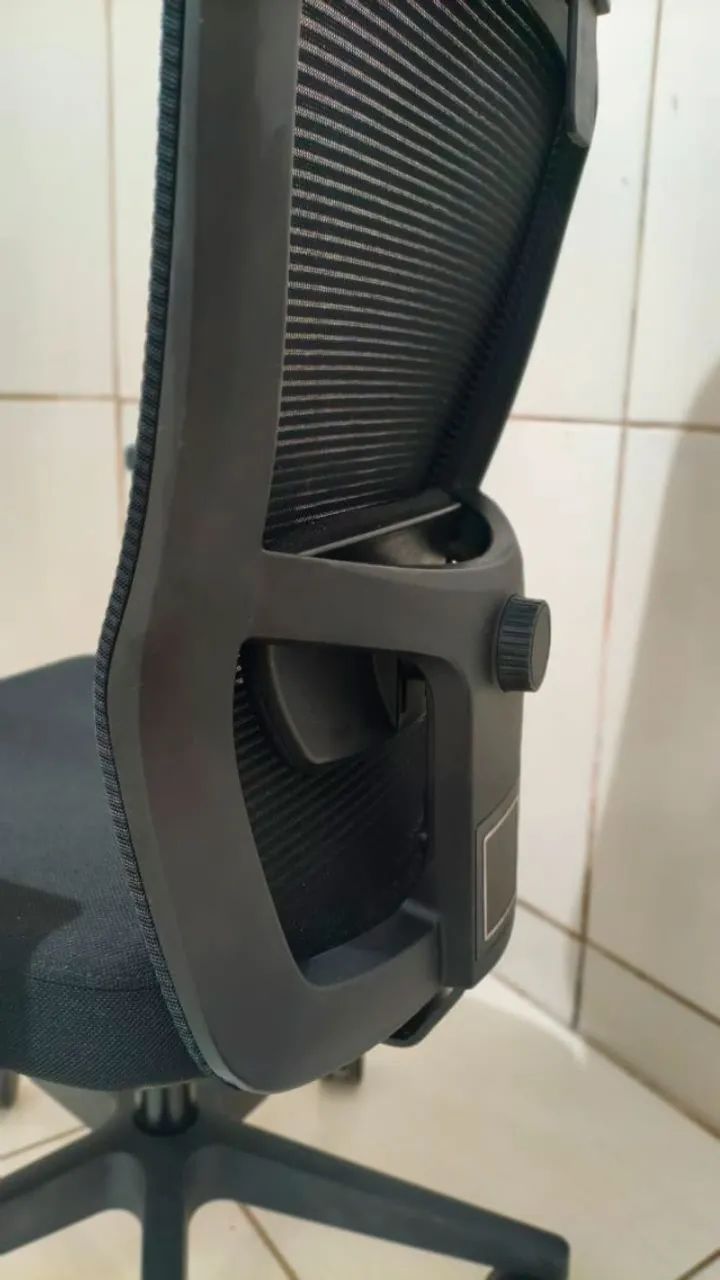 Cadeira de Escritório Comfy New Stance Plus Tela Mesh Preta, Base Giratória e Sistema Rela - Foto 4