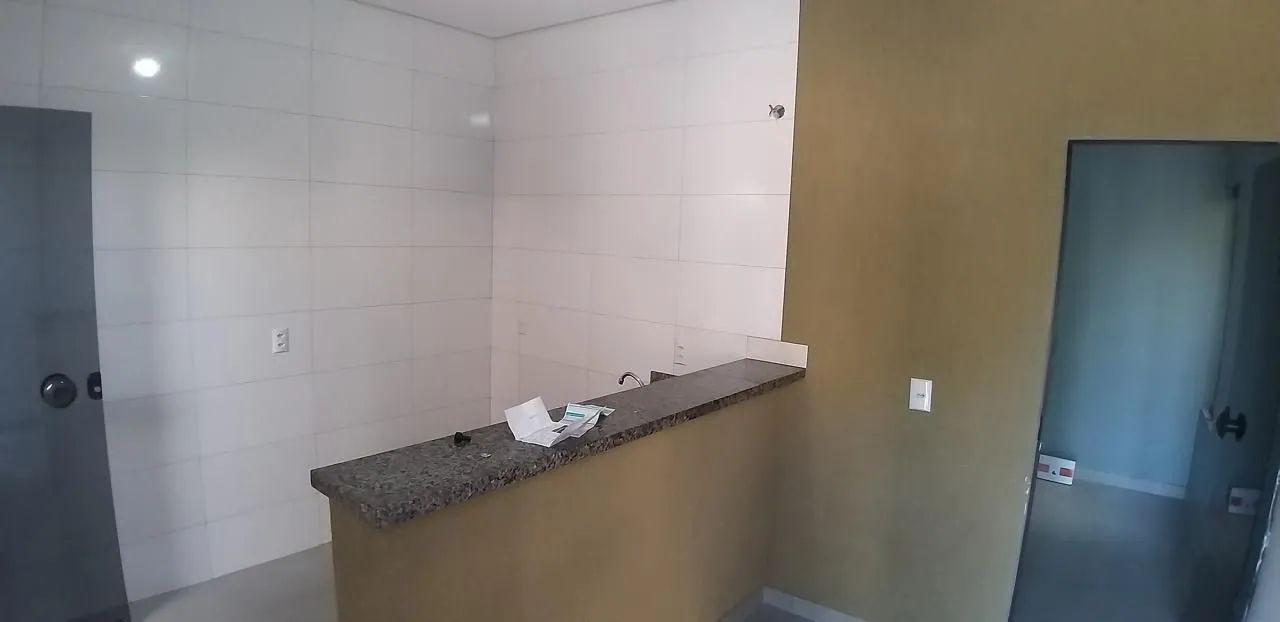 Vende Kitnets na 606 sul. 