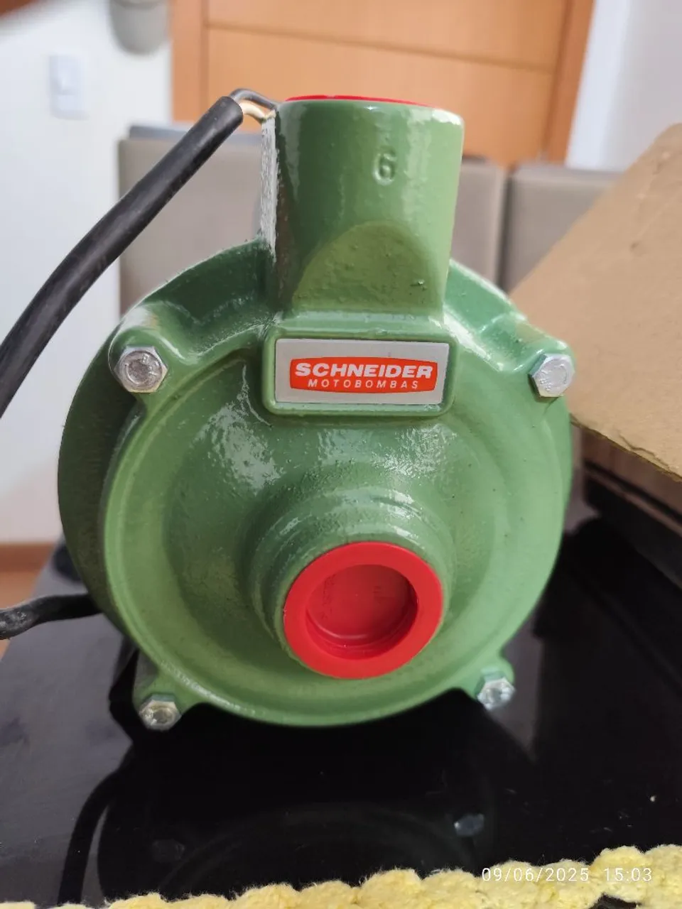 Bomba pressurizador 220v Schneider nova